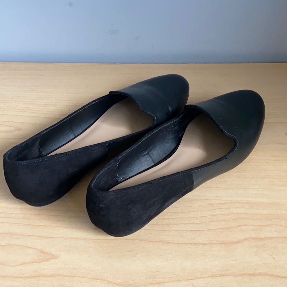 Black flat shoes